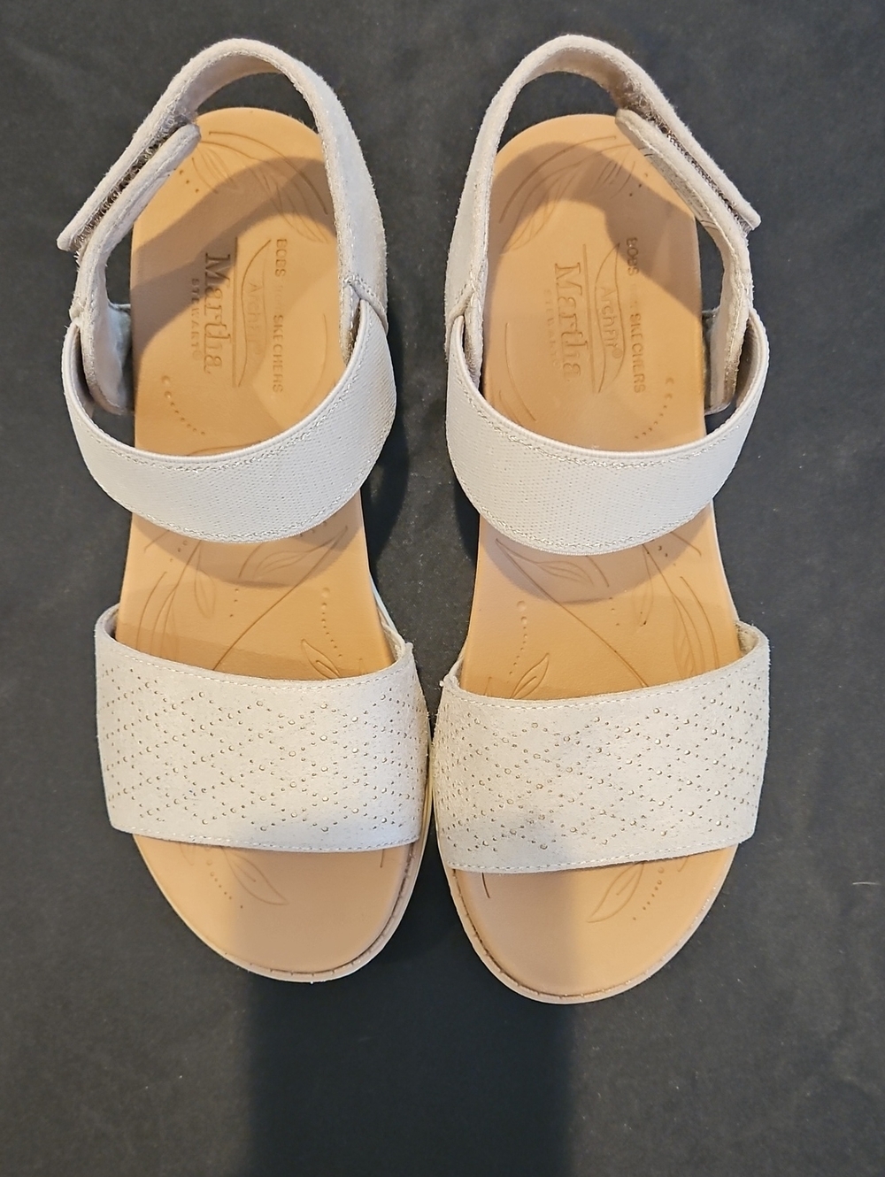 Bob's by Martha Stewart Desert Kiss Low Wedge Sandals Size 6